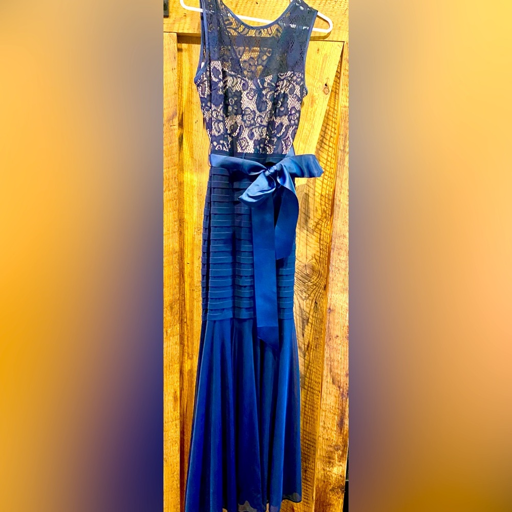Beautiful Navy Floor Length Dress Lace DetailMother of Bride Ball gown size 12